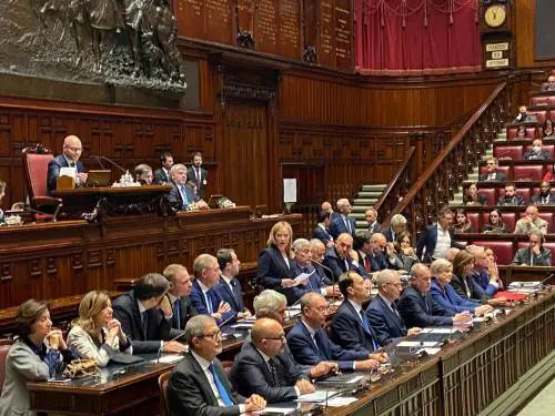 "Non significa quello". E la Meloni in Aula gela così la Boldrini