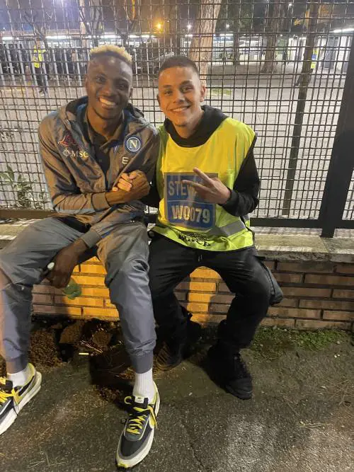 Licenziato dopo la foto con Osimhen: cosa è successo allo steward