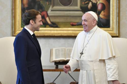 "Francesco pronto a mediare": la voce che può chiudere la guerra