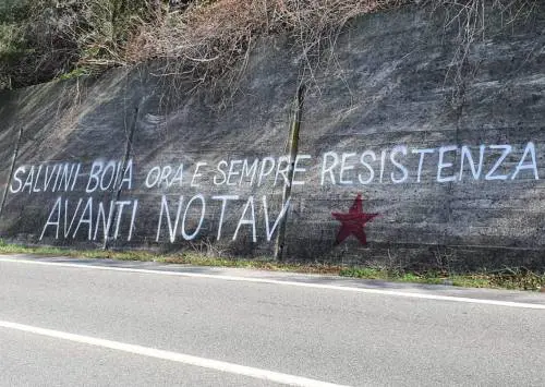 "Salvini boia". Torna l'odio No Tav, ma il neoministro li gela così