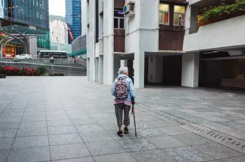 Over 60, i 5 migliori bastoni da passeggio