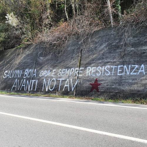 "Salvini boia", gli antagonisti indicano il nuovo bersaglio