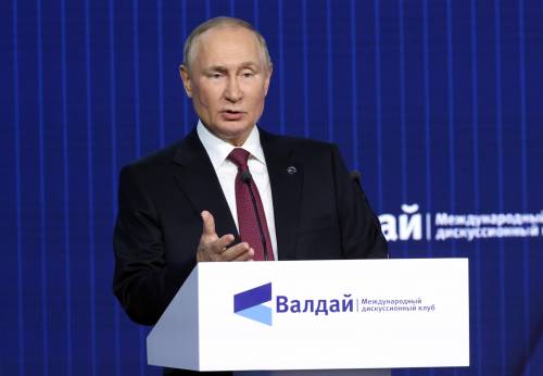 "Un gioco sporco..". Ora Putin accusa l'Occidente: "Vogliono sterminarci"