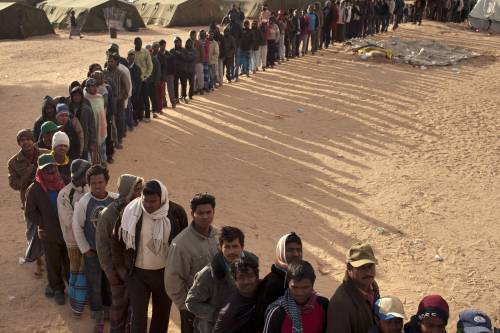 Risse per il pane e scaffali vuoti: cosa c'è dietro la bomba migratoria africana
