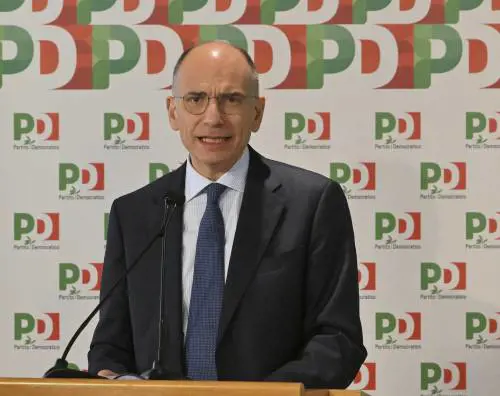 Il Pd confessa: "Siamo comunisti", la pistola nel pollo e le Ong: quindi, oggi…