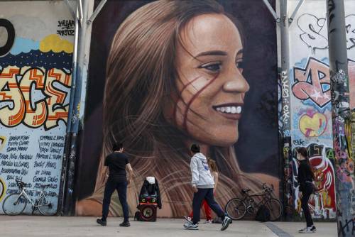 Un murale dedicato a Luana D'Orazio, morta a 22 anni per un incidente sul lavoro