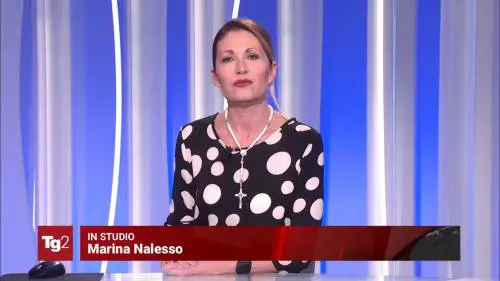 La sinistra strumentalizza pure il rosario al collo della giornalista