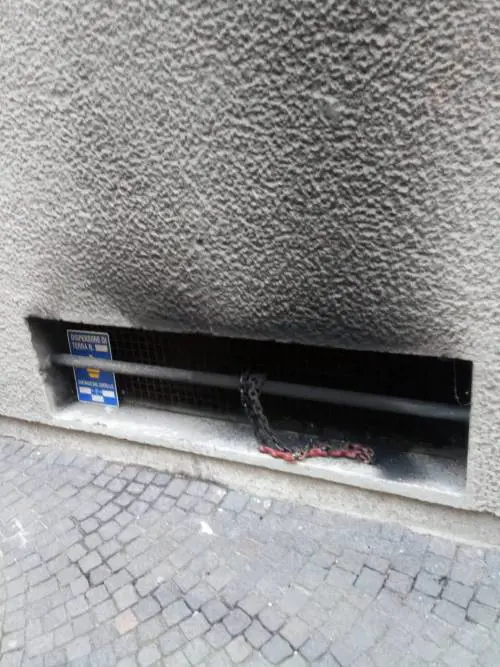 Case popolari, l'allaccio abusivo dei rom fa scoppiare un incendio