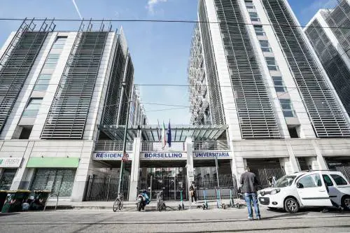 Stupro nel campus universitario: le violenze choc sulla studentessa. "Si cerca uno straniero"
