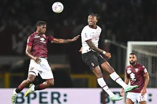 Leao stecca a Torino. E il Napoli se ne va in fuga