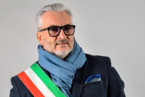 Sindaco aggredito a martellate in strada. Ricoverato in rianimazione: è grave