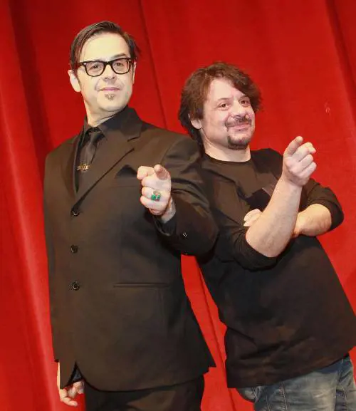 L'ironia surreale di Lillo e Greg trasforma "610" in un super show