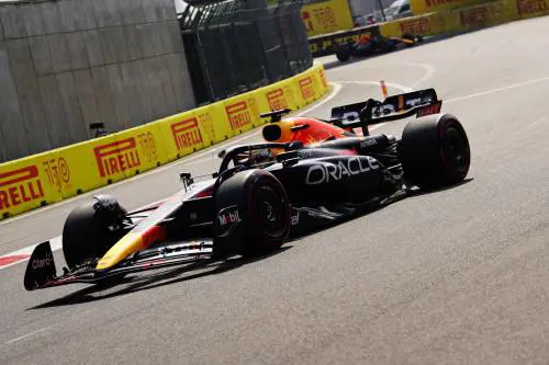 Max, nessuno come lui: 14ª vittoria stagionale. Superati Schumi e Vettel