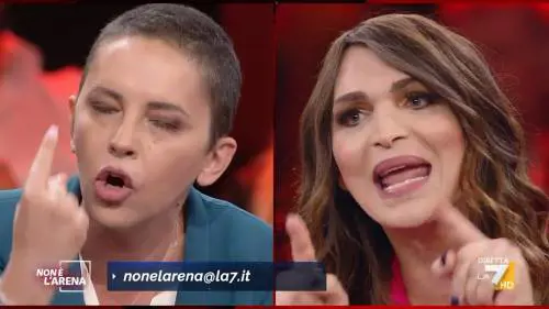 "Sbagliato parlare di identità di genere nelle scuole". E in studio scoppia il caos