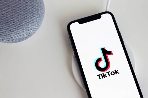 Facebook personalizza il feed per fronteggiare TikTok