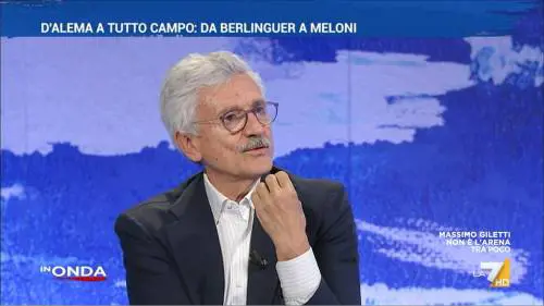 "Lei e Conte..." "Bassissimo livello". La domanda che gela D'Alema in diretta