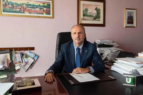 Medici no vax in corsia. Il ministro Schillaci sfida le Regioni disobbedienti