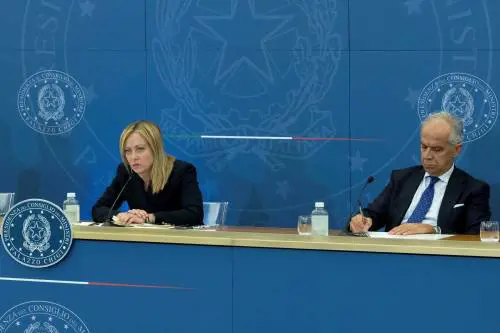 Il governo si ritrova con le armi spuntate. "Queste norme obbligano ad accogliere tutti"
