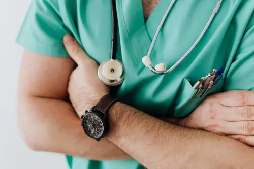 Lo studio, le visite e il medico di base: l'ombra choc delle molestie alle pazienti