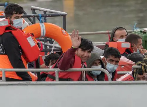 Gran Bretagna e Francia alla resa dei conti sui migranti