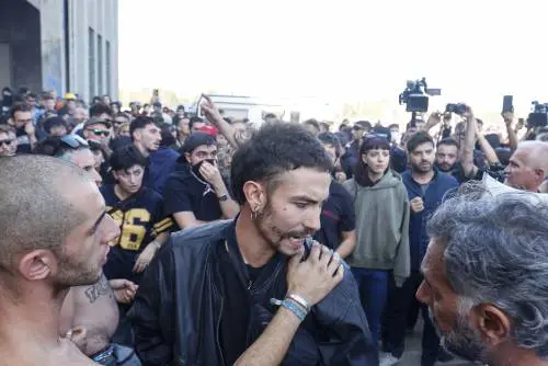 "Questo decreto puzza...". Gli artisti si accodano alla sinistra e sul rave fanno figuracce