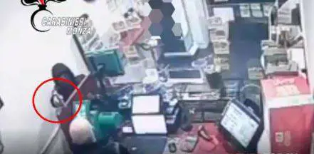 "Tutto per un debito". Rumeno costringe ragazzino a spaccio e furti