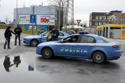 Alcune volanti della polizia di Pisa
