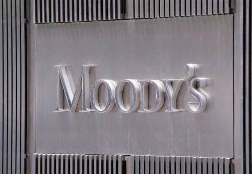 Tornano i "gufi" di Moody's: declassato l'outlook delle banche
