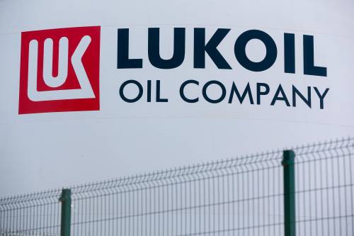 Lukoil chiude la cessione della raffineria Isab