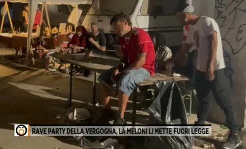 Rave party, le immagini choc tra droga e alcol
