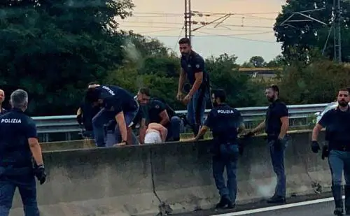 "Incapace di mente". Prosciolto l'egiziano che lanciò sassi sull'A1