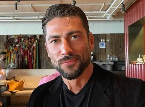 "Dopo la Hunziker frequenta un'altra conduttrice". Il gossip su Giovanni Angiolini