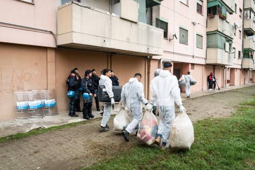 Via Bolla, maxi sgombero: su 156 appartamenti 90 occupati dagli abusivi