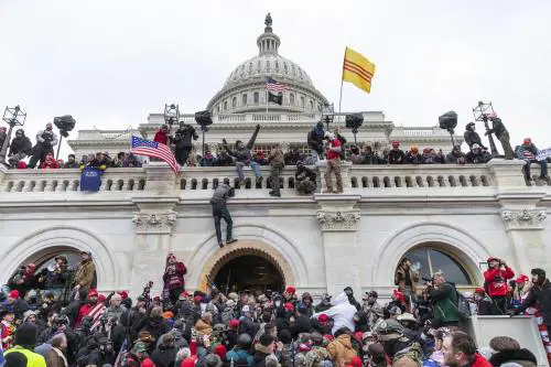 "Assalteranno il Congresso". Ma l'Fbi ignorò la soffiata: il giallo