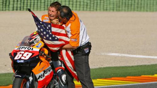Nicky Hayden si è appena laureato campione del mondo della MotoGP. Valencia, 29 ottobre 2006.