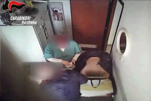 Il "racket delle salme": cosa facevano negli obitori 