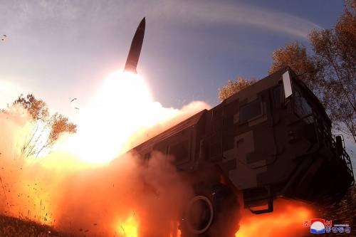 Missili e messaggi da Kim: ecco cosa vuole davvero