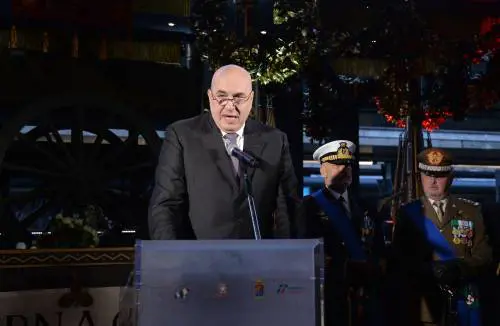 "Lucra sul pacifismo". Crosetto inchioda Conte