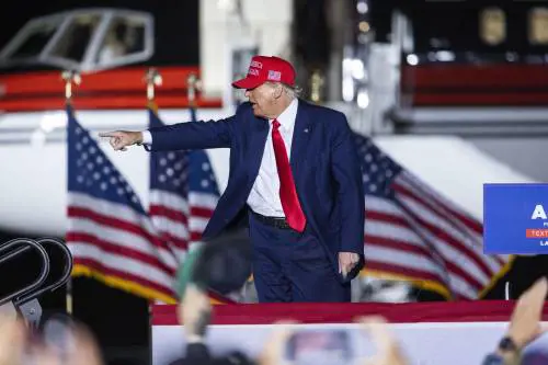 Soldi, processi e sondaggi. Tacchino amaro per Trump