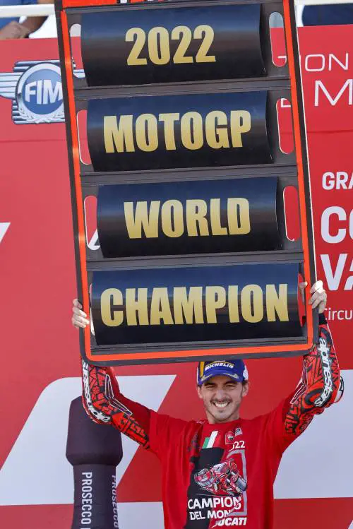 Il trionfo mondiale di Pecco