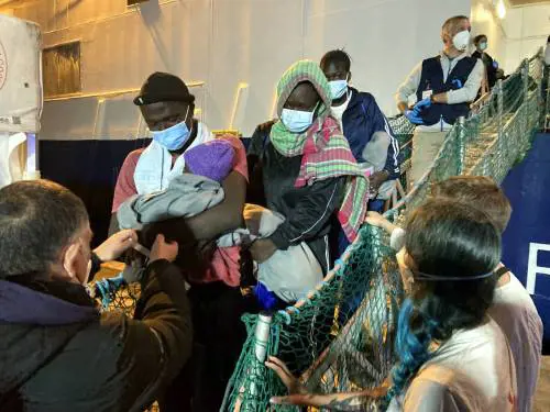 "Il decreto migranti va abrogato". I vescovi stanno con le Ong
