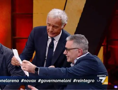 Pregliasco "stona" (ancora) in tv: "Quarta dose se vuoi festeggiare Natale"