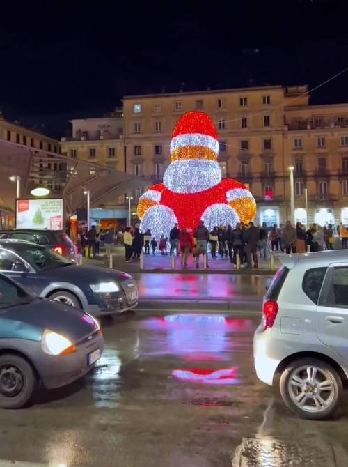 Le luminarie montate a Napoli lo scorso Natale