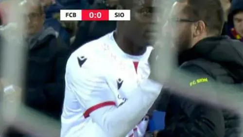 Il gestaccio di Balotelli: cosa rischia il calciatore del Sion