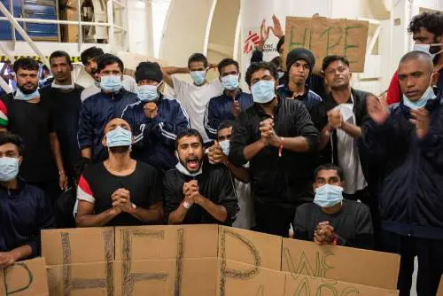Accogliamo i migranti a casa tua, Grande Faccetta Vip. Le parole della settimana
