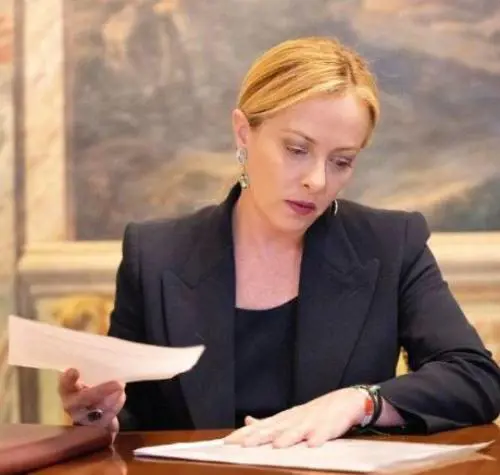Il presidente è donna e Giorgia veste Armani