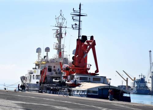 “Il governo italiano viola la legge”. E la nave della Ong torna in mare