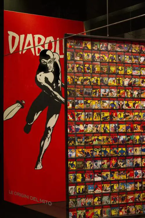 Passeggiata diabolika. La Rinascente si "veste" con 900 copertine