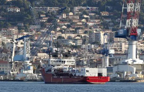 Le immagini dell'arrivo dell'Ocean Vikink a Tolone
