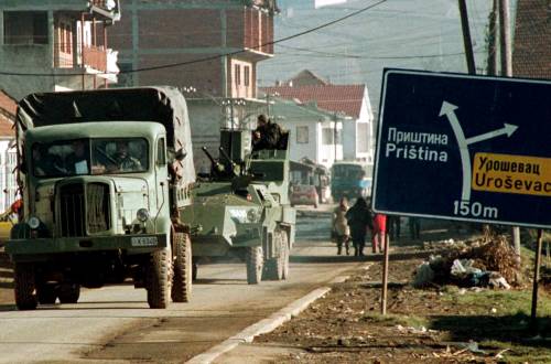 "Ci lanciavano fiori sui carri armati": i 23 anni della missione in Kosovo